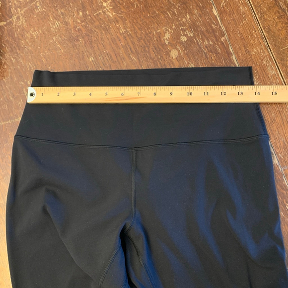 Women's Lululemon Athletica Black Capris Size 10 - Picture 4 of 9